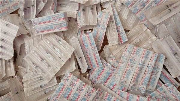 ضبط محل مستلزمات طبية ومستحضرات تجميل وقسطرة وإبر جراحية منتهية الصلاحية بالغربية