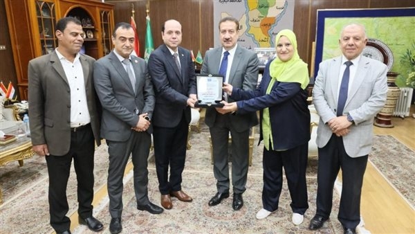 محافظ المنوفية يبحث مع وفد جهاز تنمية المشروعات آليات ونتائج تنفيذ المشروعات التنموية