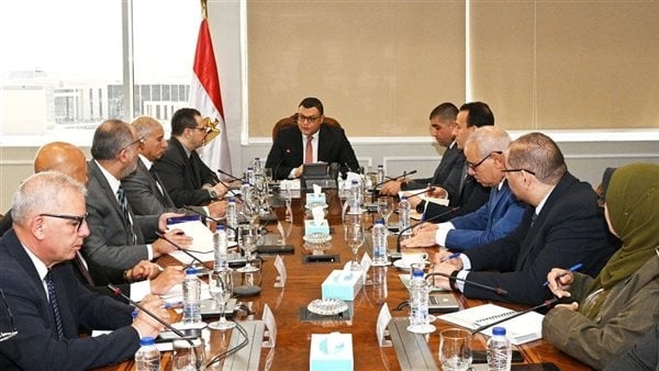 توجيهات من وزير الإسكان للمجتمعات العمرانية بشأن المشروعات الجاري تنفيذها