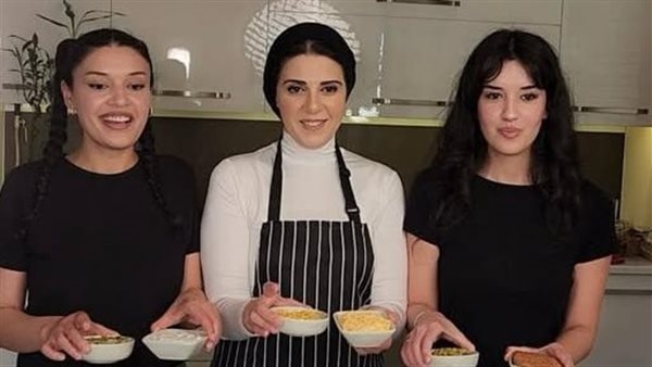 قصة ظهور نادية السيد مع التركية زينب وشقيقتها سودة وتعليق إسلام فوزي