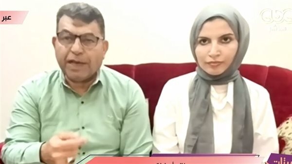 طالبة تكشف تجربتها في الدراسة برفقة والدها في صف واحد بالجامعة