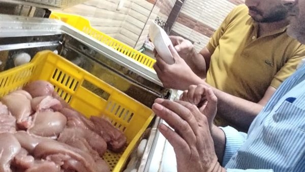 ضبط 1000 دجاجة منتهية الصلاحية بمجزر بدون ترخيص بالغربية