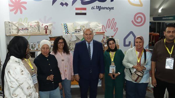 سفير مصر بالمغرب يتفقد المعرض الدولي للنسيج والموضة بالدار البيضاء
