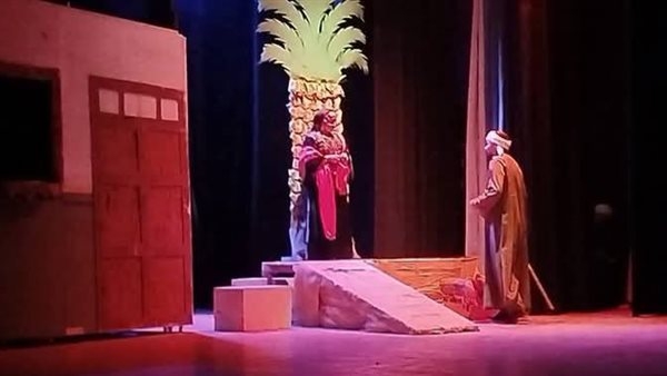 "حجر القلب".. عرض مسرحي يجسد صراع إنساني عميق بين البراءة والانتقام