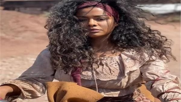 أسماء أبو اليزيد تنافس نفسها بشخصيتين مختلفتين فى موسم الأوف سيزون