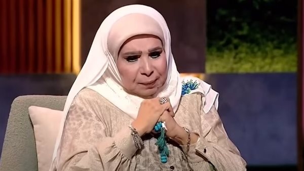 "ناس تافهين".. مديحة حمدي ترد على منتقدي حجابها في عزاء سميحة أيوب (خاص)