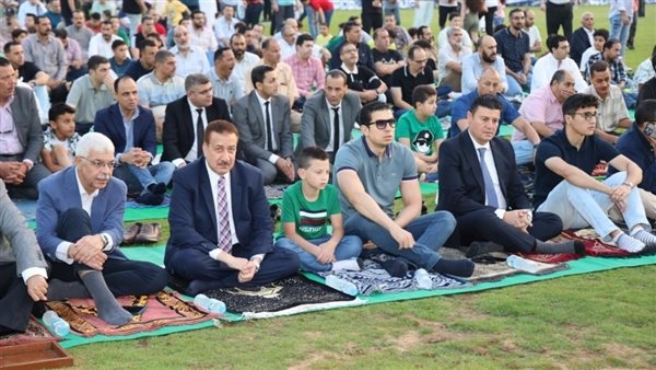 محافظ المنوفية يؤدى شعائر صلاة عيد الأضحى بساحة نادى جمهورية شبين