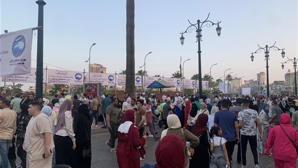 إقبالًا جماهيريًا على كورنيش دمياط وشواطئ رأس البر في عيد الأضحى