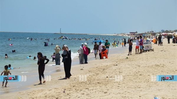 رئيس مدينة بورفؤاد يتفقد شاطىء المدينة خلال احتفالات المواطنين بعيد الأضحى