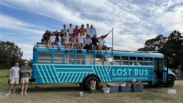 الإعلان الدعائي الأول لفيلم ماثيو ماكونهي الجديد The Lost Bus" (فيديو)