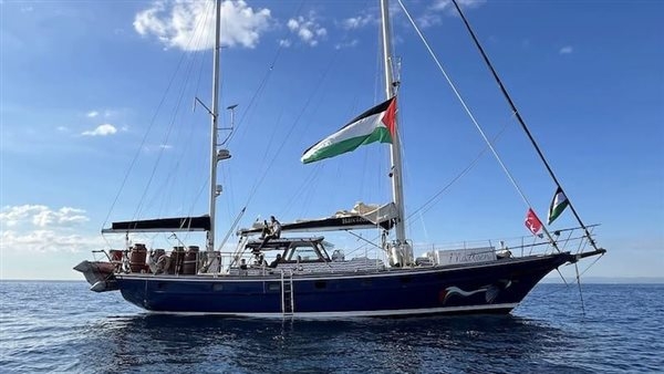 ناشطو السفينة مادلين قيد الاعتقال فى سجن الرملة.. وطرد عضو البرلمان الأوروبى إلى باريس