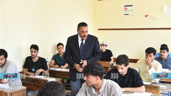 محافظ مطروح يتفقد لجان امتحانات الثانوية العامة في يومها الأول