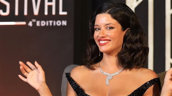 سينتيا خليفة تنتهي من تصوير الفيلم العالمي White Mars مع لوسي هيل ولوك نيوتن