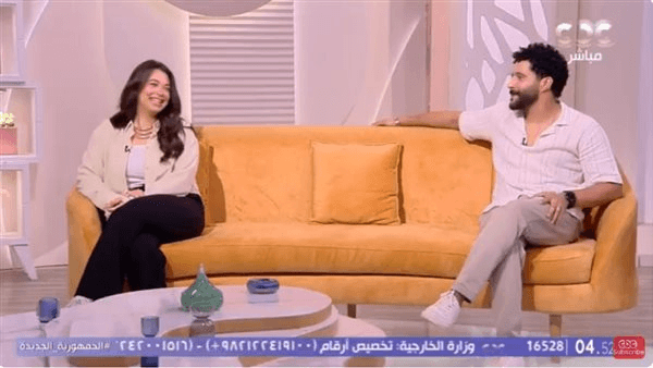 مصطفى منصور وخطيبته الفنانة هايدي.. جمعتهما مسرحية وانتهت بخطوبة
