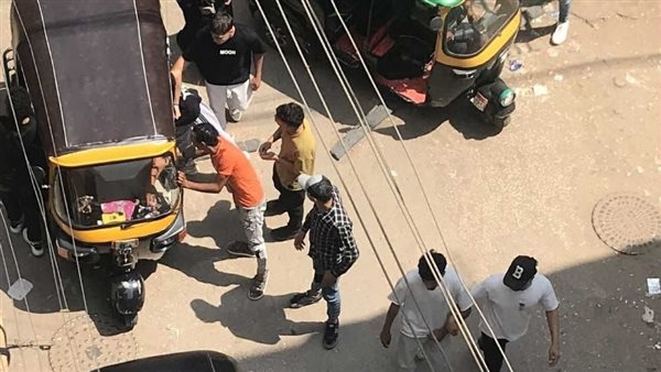 مع ضغط الامتحانات .."التوكتوك" وسيلة تنقل الطلاب في مراكز الغربية