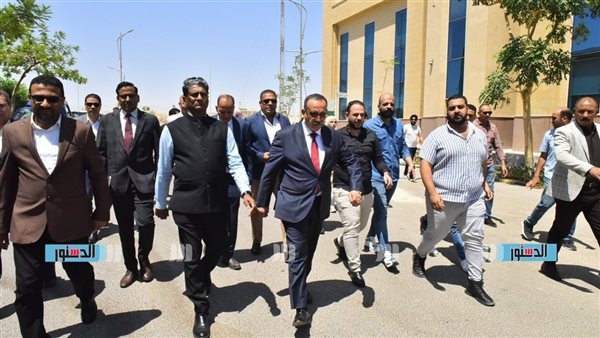 محافظ أسيوط وسفير الهند يزوران المنطقة التكنولوجية (صور)