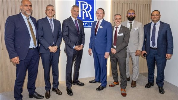 "مصر للطيران" توسع شراكتها مع Rolls-Royce وتعلن عن صفقة شراء 12 محرك إضافي
