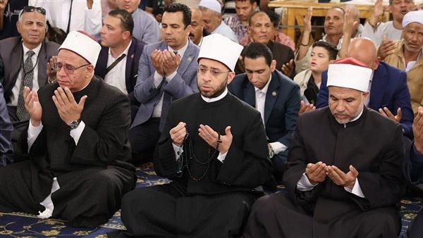 وزير الأوقاف يشهد مجلس ذكر عقب صلاة الجمعة بمسجد السيدة زينب (صور)