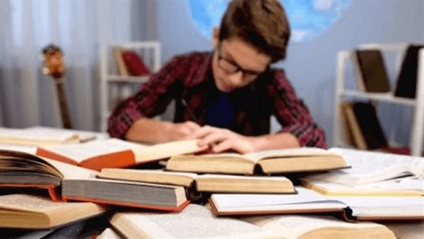 قبل امتحان العربي.. مراجعة ليلة الامتحان لطلاب الثانوية العامة 2025