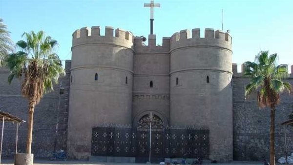 دير المحرق بأسيوط يحتفل بعيد "العذراء حالة الحديد" وسط توافد الآلاف