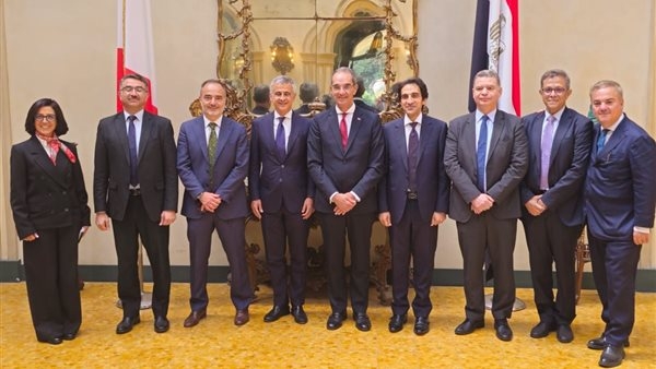 وزير الاتصالات يبحث مع مسئولى الشركات التكنولوجية العالمية سبل التعاون (صور)