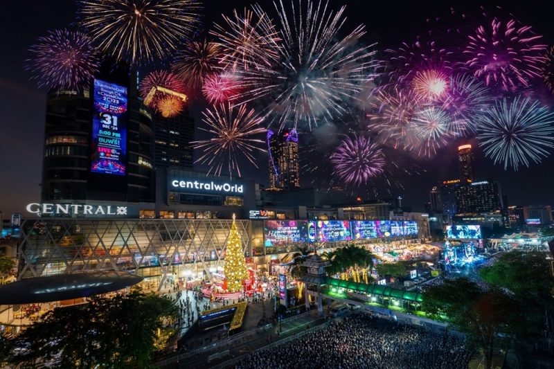 العد التنازلي لـ 2025 في CentralwOrld: عرض مذهل للألعاب النارية يرحب بالعام الجديد في قلب بانكوك