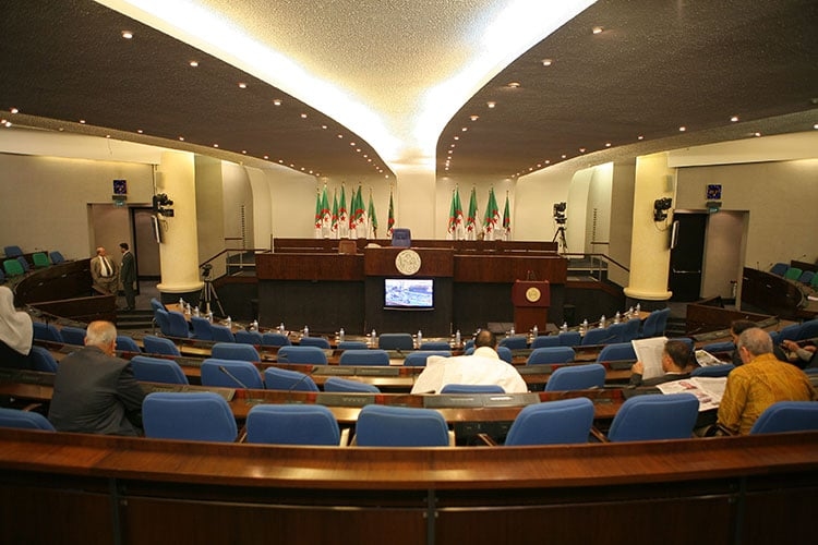 النواب يُسائلون الحكومة خارج الدورة البرلمانية