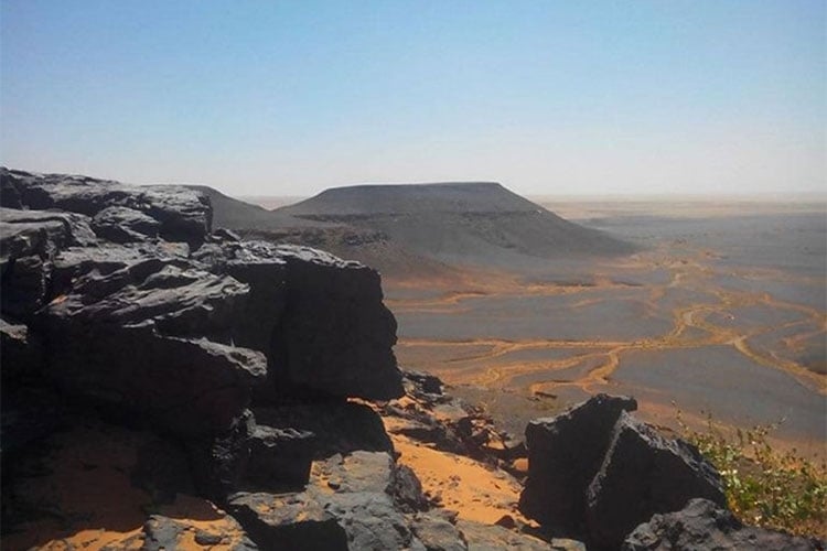 غار جبيلات.. الوجه الآخر لاقتصاد النزعة الوطنية