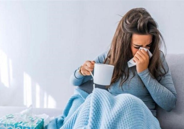 كيف تمنع الإصابة بنزلة برد عند الشعور باقترابها؟