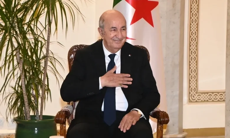 الرئيس تبون يهنئ أفراد الجيش والأسلاك النظامية وموظفي الصحة