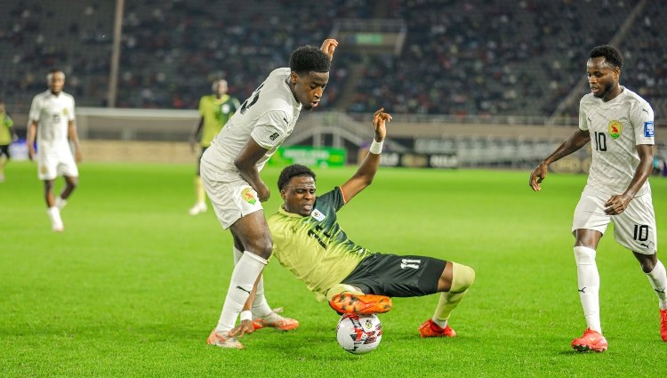بِالفيديو: لاعب سابق للبارادو يُهين أقوى منافس لـ 'الخضر'
