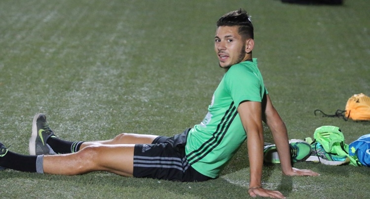 بِالفيديو: ماذا فعل اللاعب الذي أدخله ماجر بديلا لِمحرز؟!