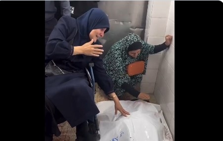 بالفيديو.. هكذا ودعت 'أم الشهداء الستة' فلذات كبدها وزوجة أحدهم تنهار