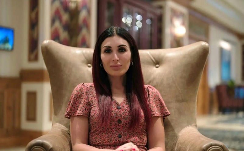 'تكره المسلمين وتأكل طعام الكلاب'.. من تكون المرأة التي تؤثر على قرارات ترامب؟