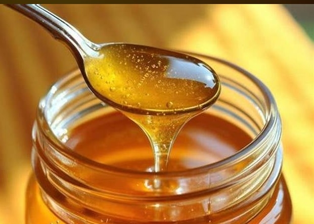 ماذا يحدث عند تناول العسل على معدة فارغة؟