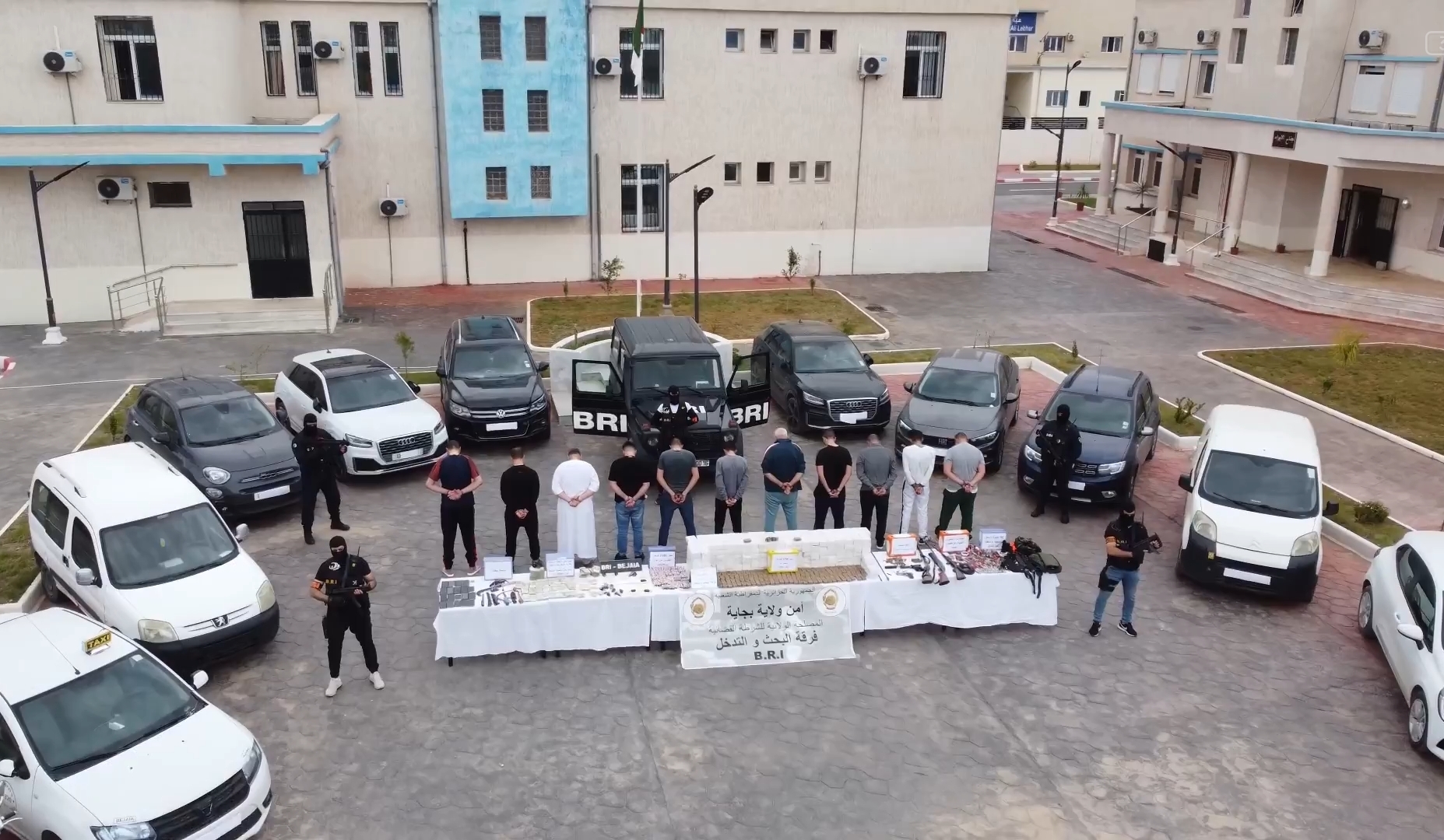 هذا ما ضبطته شرطة بجاية بعد أن أطاحت بشبكة إجرامية دولية (فيديو)
