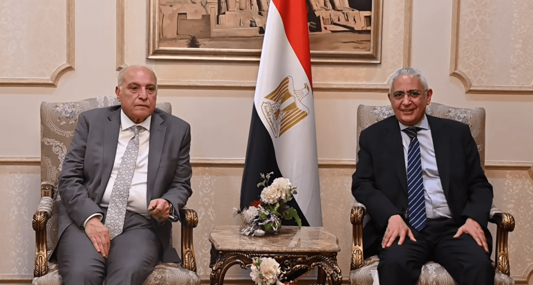 عطاف في القاهرة في اجتماع الآلية الثلاثية لدول الجوار بشأن الأزمة في ليبيا