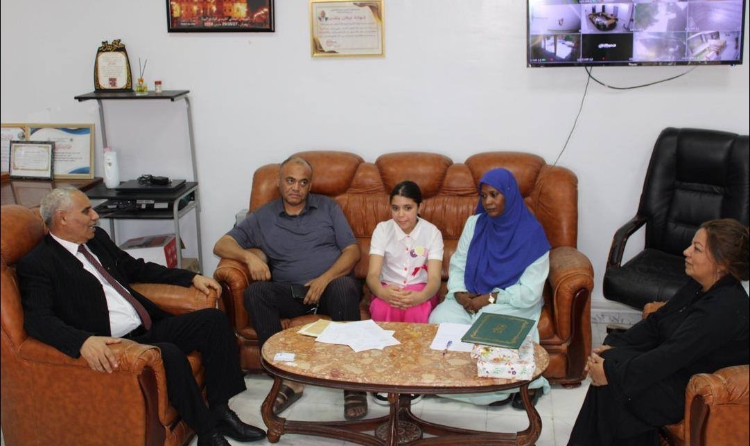 تكريم تلميذة جزائرية تعلمت اللغة الصينية عن طريق الهاتف