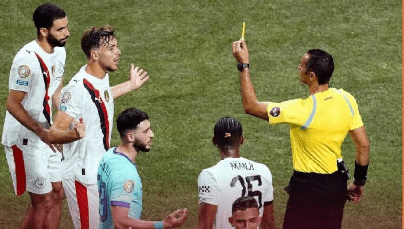 لقطة طريفة في مباراة مانشستر سيتي والعين الإماراتي (فيديو)