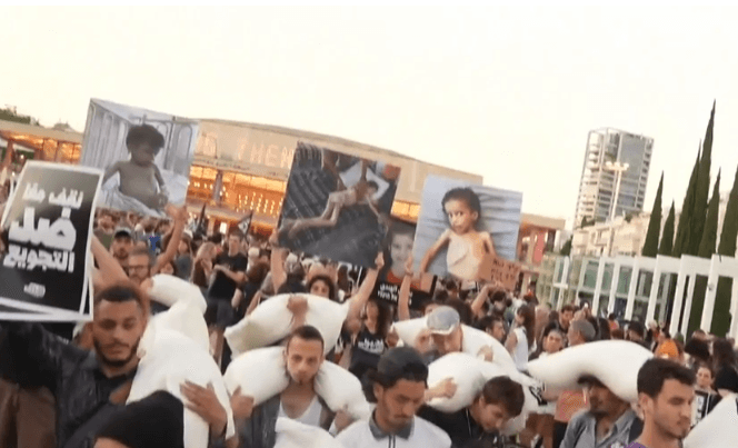 مشاهد نادرة في قلب تل أبيب.. لماذا احتج مستوطنون على تجويع الغزيين؟