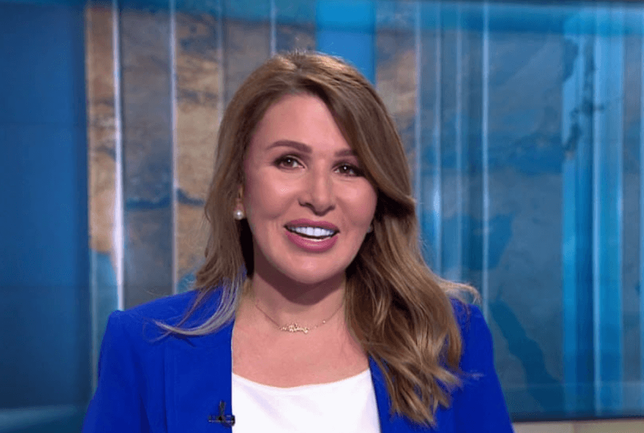 مذيعة الجزيرة تبكي أنس الشريف وقريقع وتعرض هذا الفيديو
