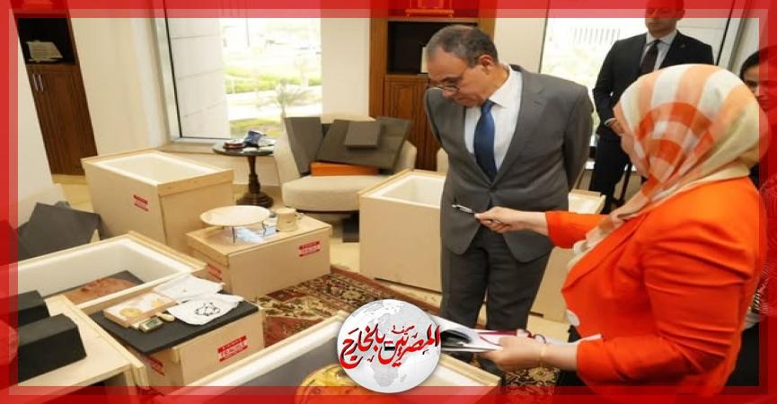 صورة للجندي الإسرائيلي الأمريكي عيدان ألكسندر أثناء تسليمه للصليب الأحمر