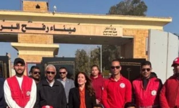 U.S. Ambassador visits Rafah crossing, praise Egypt's role to reaching ceasefire