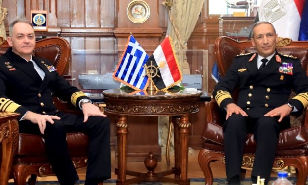 Egyptian, Greek Chiefs of Naval Forces discuss ways of enhancing ties