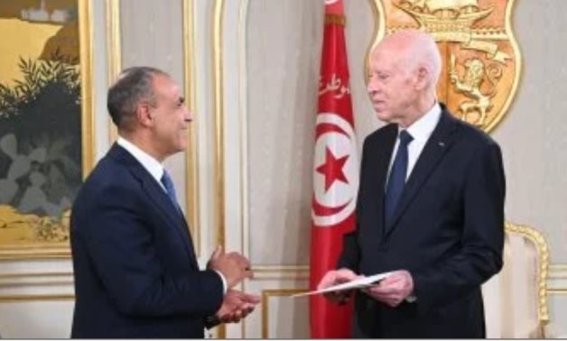 FM hands over message from president Sisi to Tunisian president