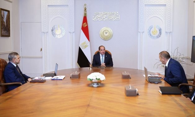 President Sisi meets Chairman of Suez Canal Authority