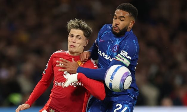 Chelsea beat Manchester United to stay on course for Champions League