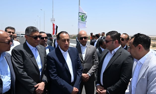 Egypt's PM inspects several ongoing residential houses in 6th of October City