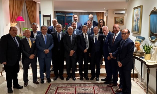 Egypt's FM meets with group of senior Moroccan businessmen, bank heads