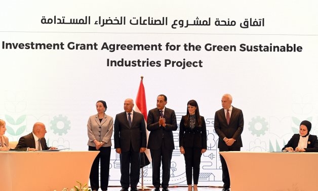 Egypt signs 6 agreements to accelerate renewable energy